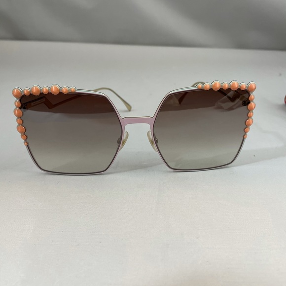 FENDI SUNGLASSES! - Picture 4 of 12